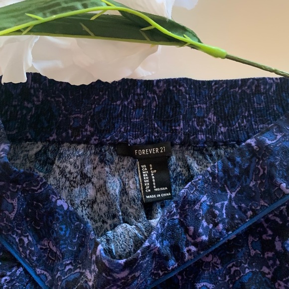 Like New! BOHO Forever 21 Patterned Shorts - Picture 6 of 6